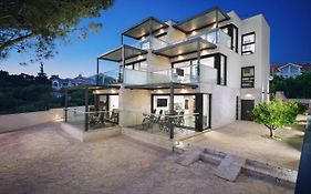 Alexandra Apartments
